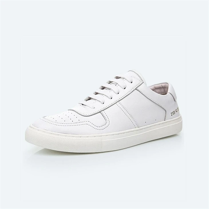 সাদা চামড়া উপরের sneakers